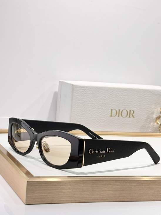 Picture of Dior Sunglasses _SKUfw76705676fw